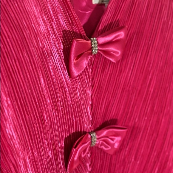 Vintage Elegant Pink Blouse with Bow Accents - Picture 5 of 11